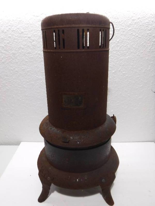 lot 7212 image: Rustic oil heater