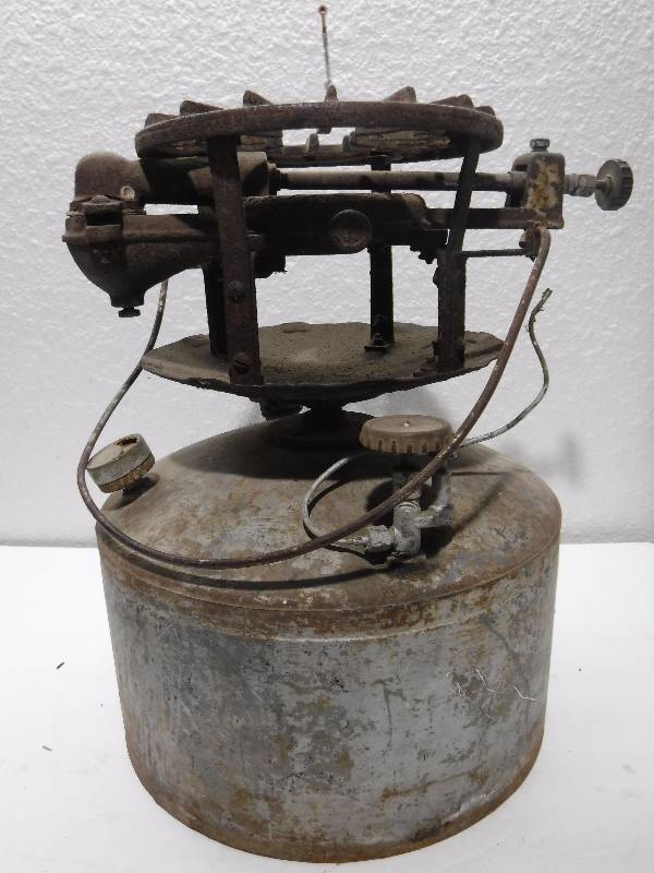 lot 7219 image: Antique Vintage Lead Melter Smelter Stove