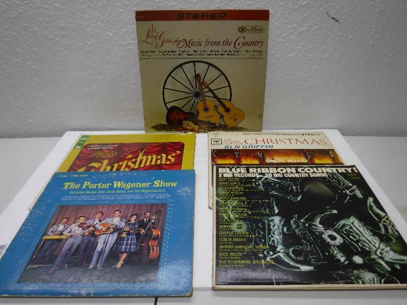 lot 7182 image: Vintage records- country and christmas
