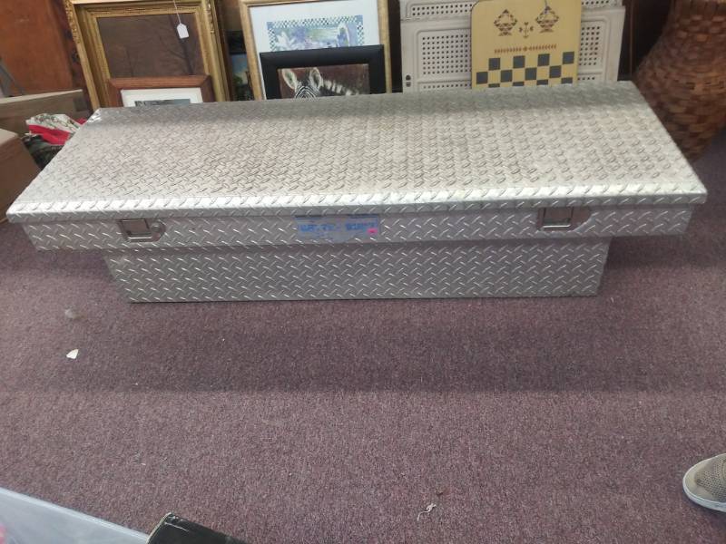 lot 3121 image: Better Built 60 Single Lid Crossover Universal Truck Tool Box