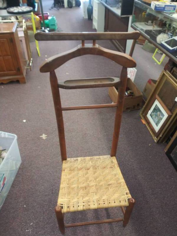 lot 3133 image: 1950s Vintage Italian Valet  Butlers Chair