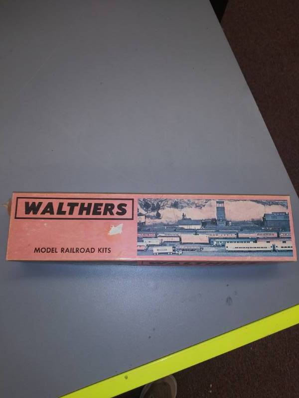 lot 3151 image: Walthers Ho Scale Model Trains Train Kit 933 - 6676&nbsp