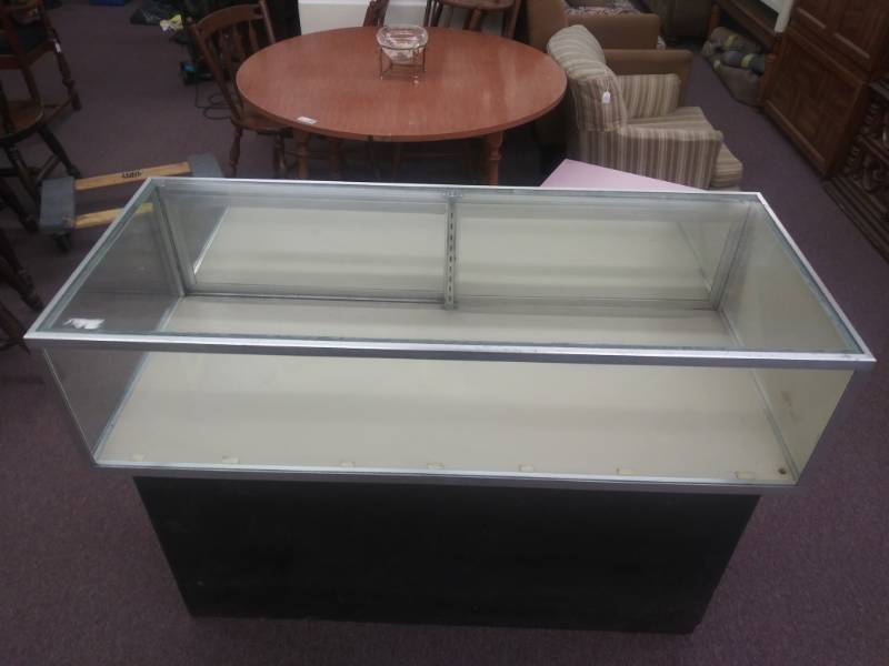 lot 3153 image: 4ft Display Case