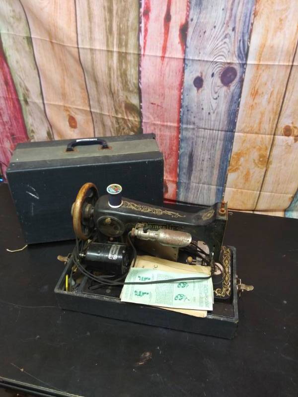 lot 3155 image: Vintage Domestic Vibrator Sewing Machine with Original Case