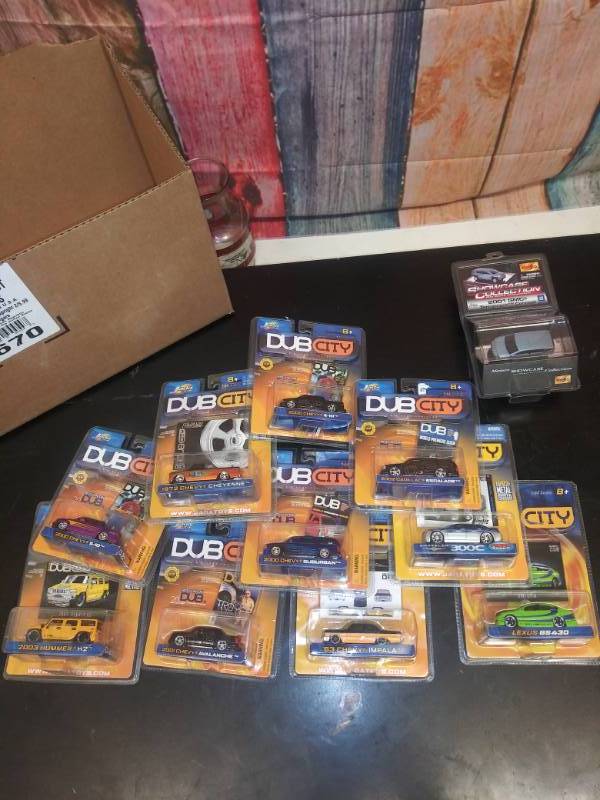 lot 3160 image: Assortment of 10 Dub City Die Cast Vehicles and 1 Showcase Collection Car