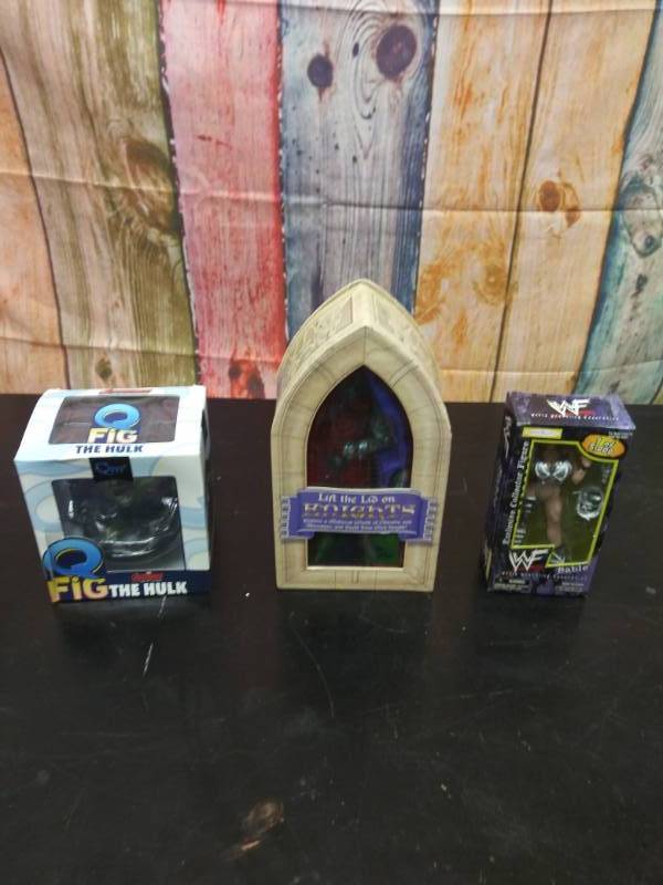 lot 3166 image: Lot of Collectible Action Figures
