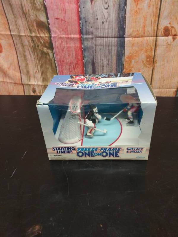 lot 3168 image: Freeze Frame One on One (Gretzky & Hasek)