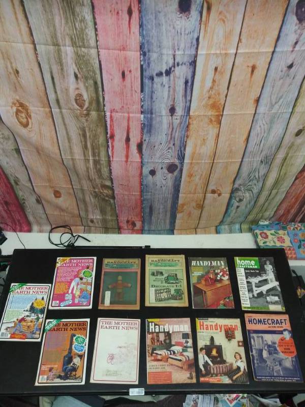 lot 3188 image: Assortment of Vintage Homecraft, Handyman, and Mother Earth News