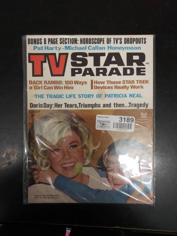 lot 3189 image: Publication of 1986 Star Parade Magazine