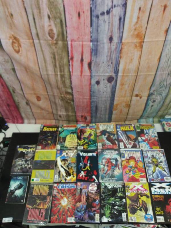 lot 3194 image: Mega Lot of Assorted Childhood Favorites Comic Books