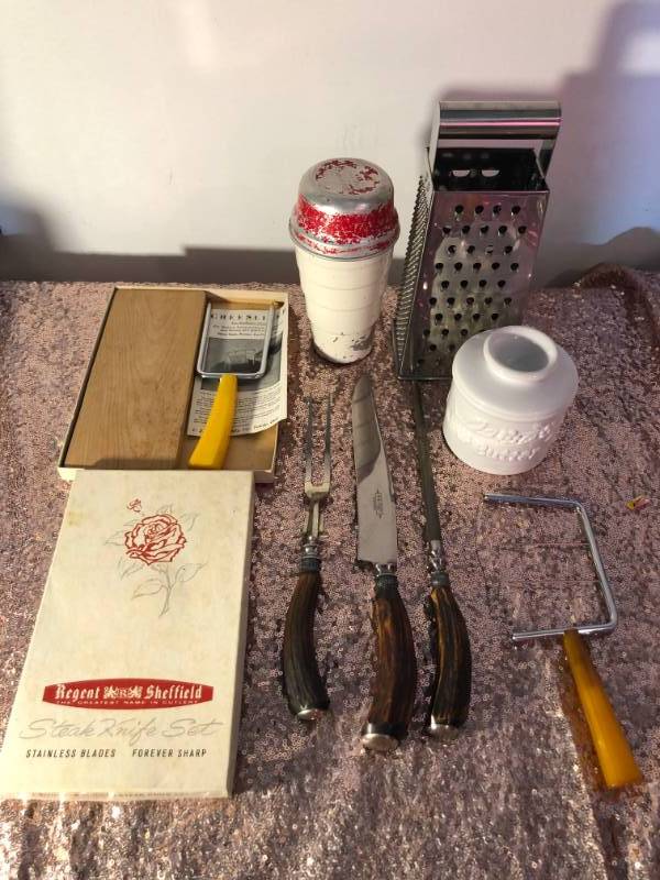 lot 6154 image: Regent Steak Knives and lot of vintage kitchen essentials