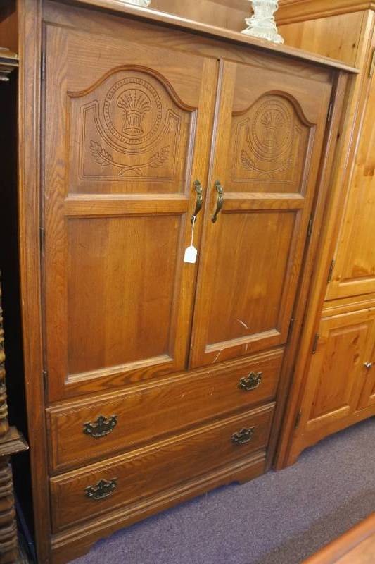 lot 1119 image: Oak Wardrobe -Dovetail Draws