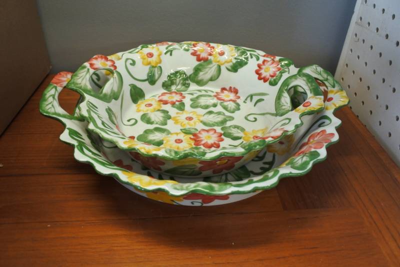 lot 3216 image: Set of 2 Matching Temptation Serving Trays