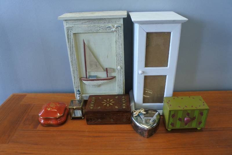 lot 3219 image: Lot of Vanity Jewelry Boxes and Decorative Shelves