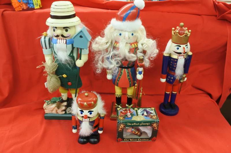 lot 3222 image: Lot of Nutcrackers - assorted sizes and styles