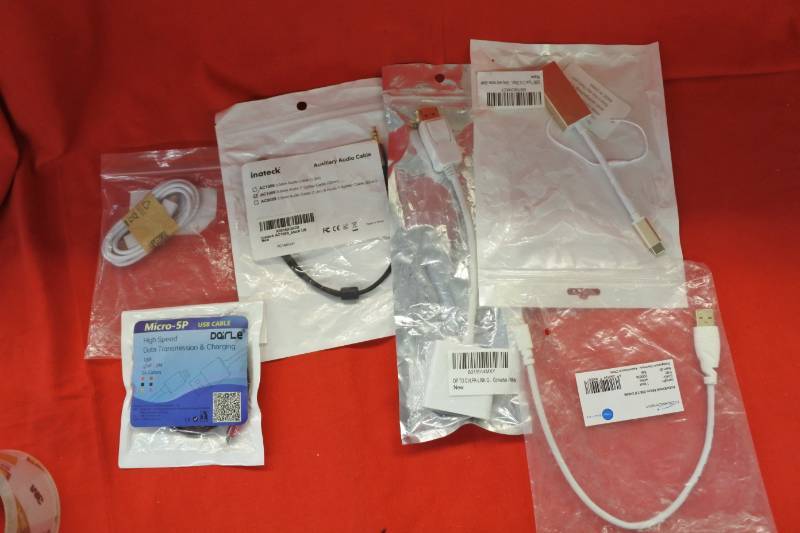 lot 3227 image: Lot of Adapters for Pc and Androids