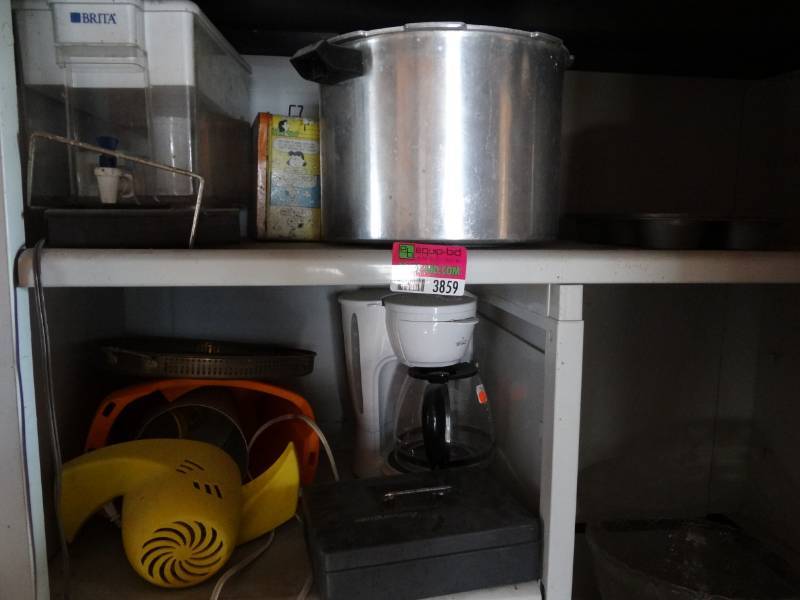 lot 3859 image: Shelf, Snoopy Lunchbox, Toaster Oven, and More