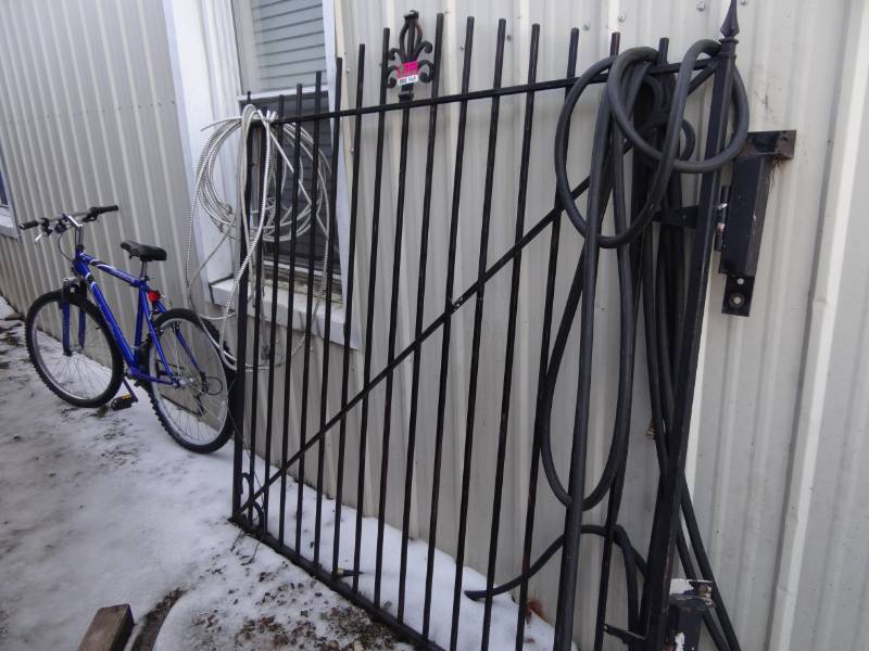 lot 9469 image: Metal gate