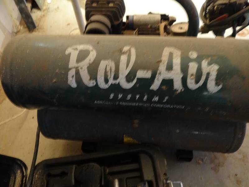 lot 3879 image: Rol-air air compressor and Craftsman router with guide