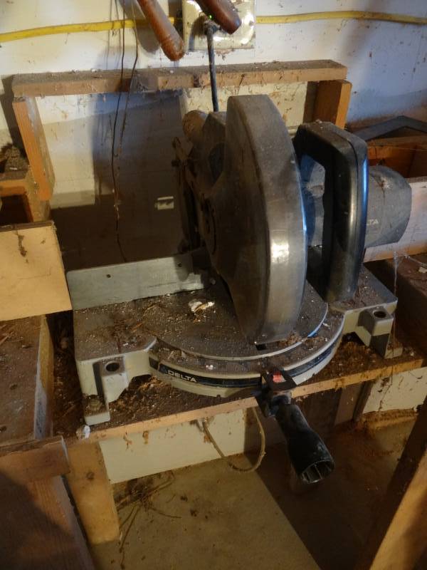 lot 3881 image: Delta Table saw, saw blades and More