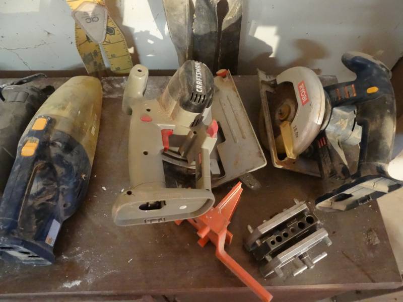lot 3882 image: Portable cordless saw, Ryobi Speedsaw and more.