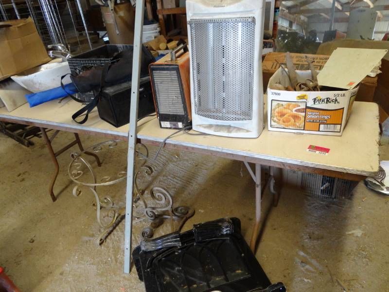 lot 3890 image: Crofton Heater, 30 Built in Cooktop and more