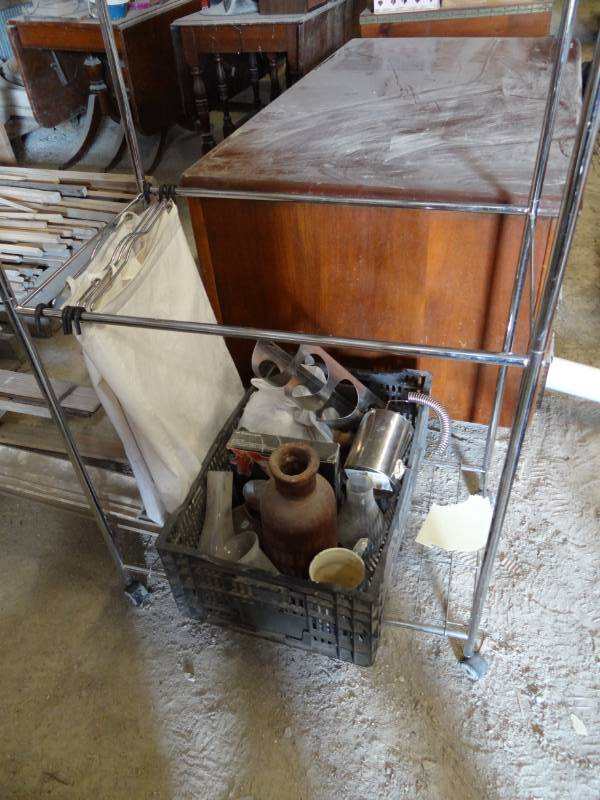 lot 3904 image: Clothes rack