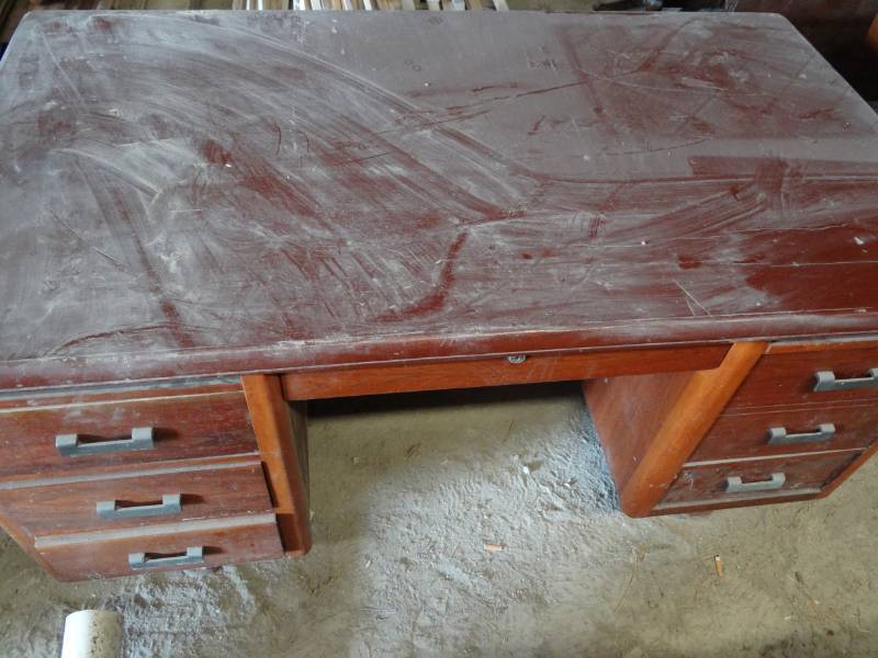 lot 3905 image: Wood Desk with drawers