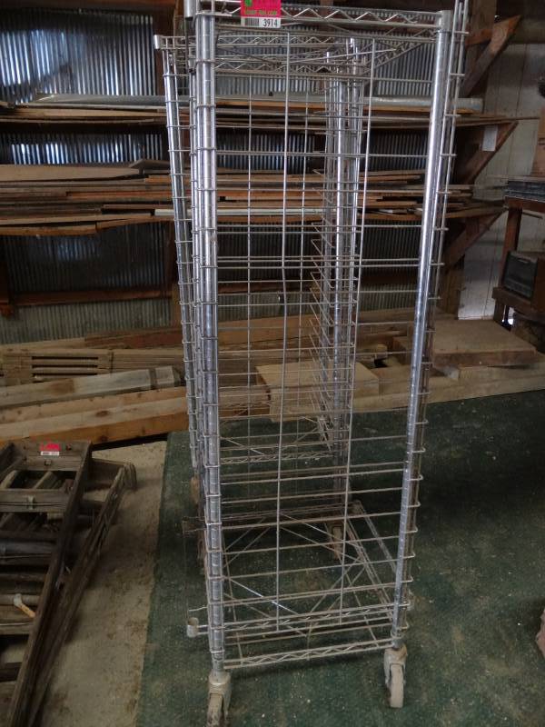 lot 3914 image: 2 Metal Cooling Racks