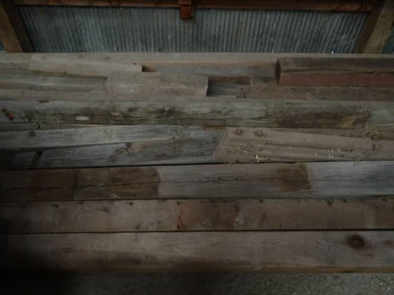 lot 3917 image: 4X4 Wood Beams and Large Assortment of Wood Pieces
