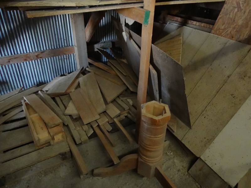 lot 3918 image: Large Assortment of Wood Pieces