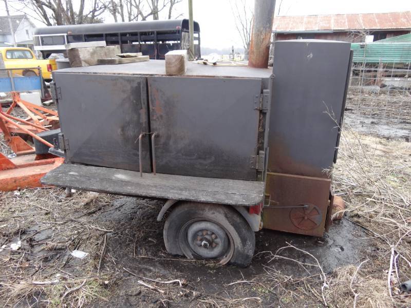 lot 3 image: BBQ Smoker on Trailer