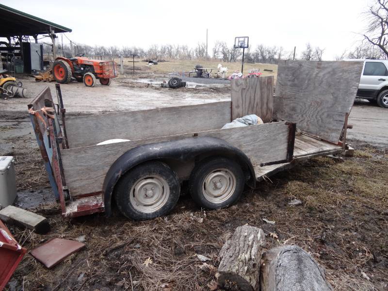 lot 7 image: Wooden Trailer with Half Sides