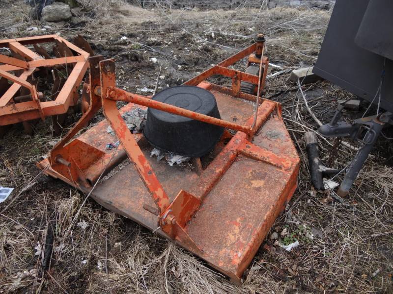 lot 4 image: Tractor Cutting Implement