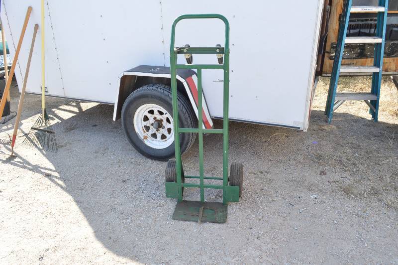 lot 1002 image: 2  4 Wheel Dolly - pneumatic tires