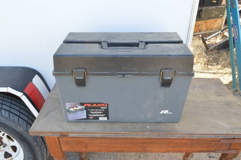 lot 1015 image: Tool Box - Plano 21 x12x13 with Lift out tray