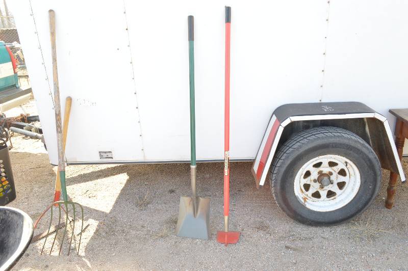 lot 1026 image: 2 long handled fiberglass tools - Hoe & Shovel
