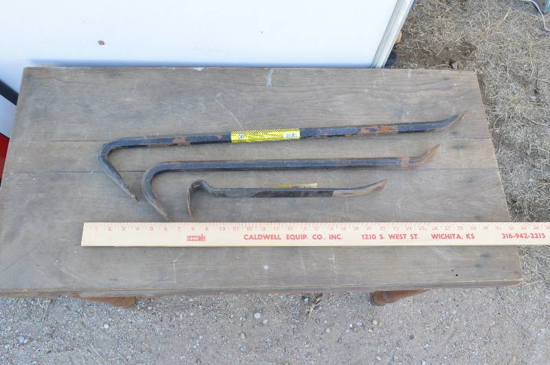 lot 1030 image: Wrecking barsCrow bars 3 pcs