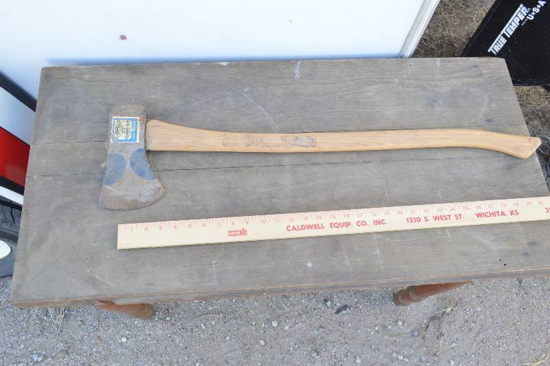 lot 1032 image: Collins Axe