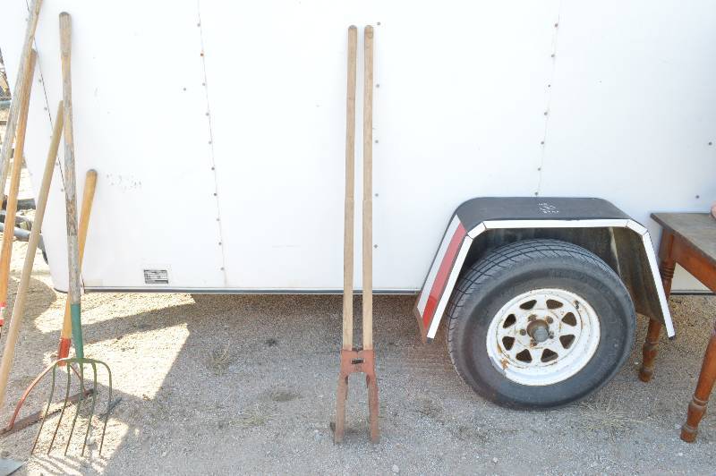 lot 1037 image: Post Hole Jobbers
