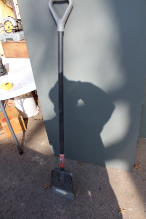 lot 1097 image: Suncast Scraper - Steel Core Shaft Overall length is 55.5