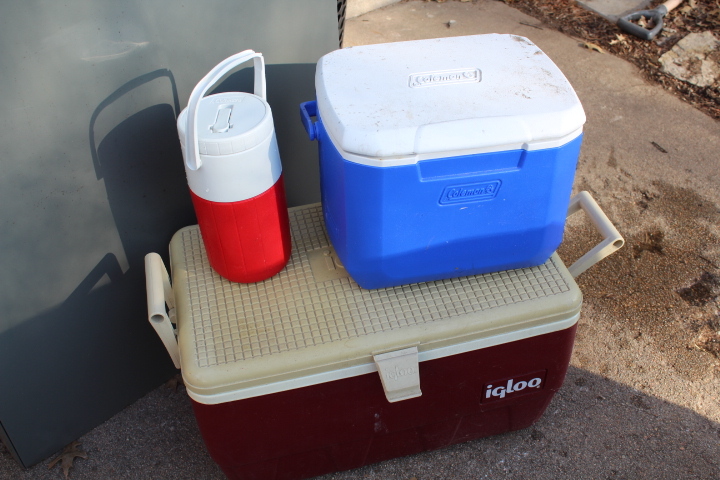 lot 1128 image: 2 Coolers and Water Jug