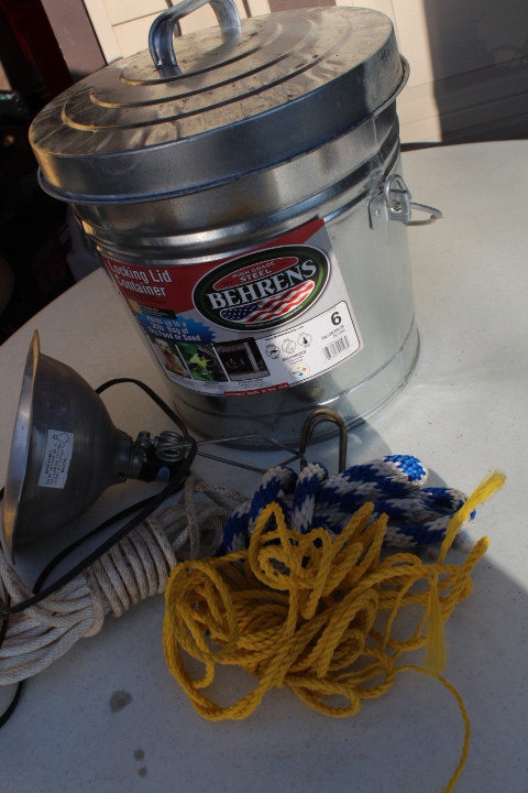 lot 1135 image: Locking Lid Container with Contents