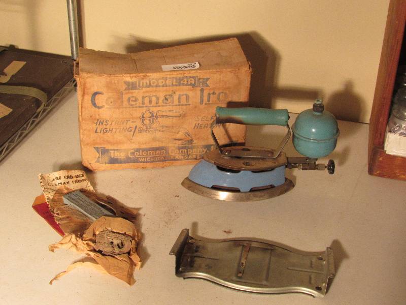 lot 5019 image: Antique Coleman Iron with Original Box