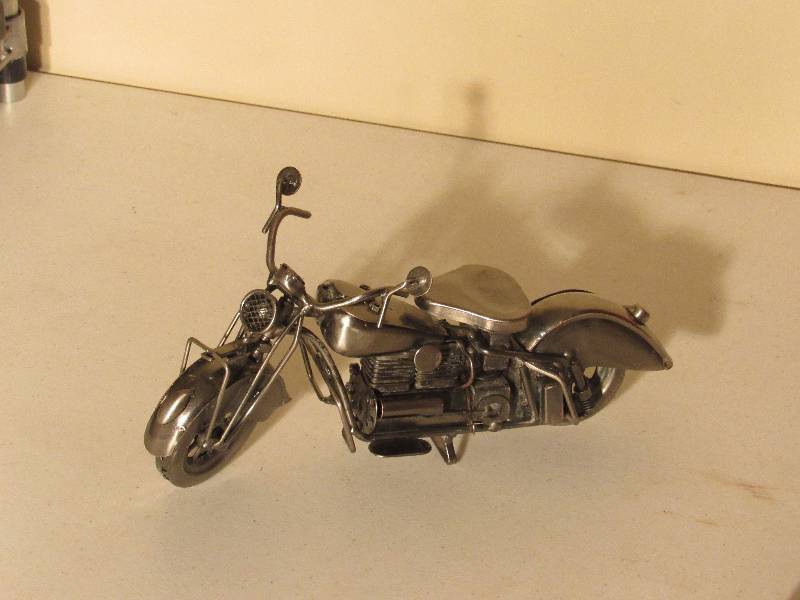 lot 5020 image: Metal Motorcycle Decor
