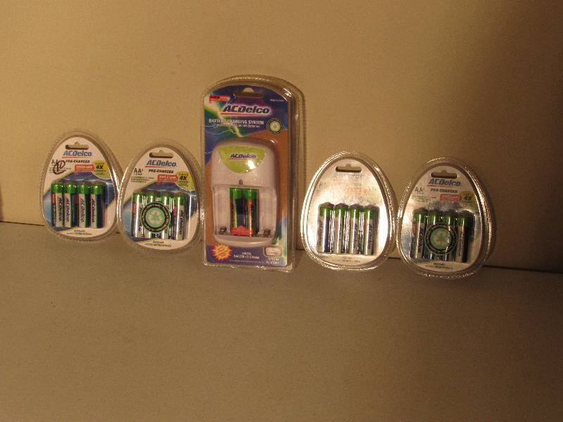 lot 5029 image: 4 - 4 Pack AA Rechargeable Batteries, 1 charging system
