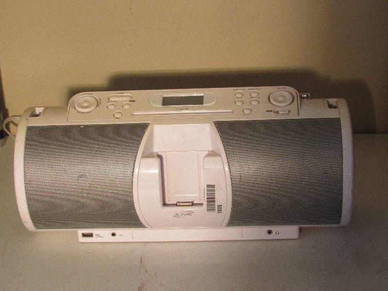 lot 5032 image: iLive Small Radio