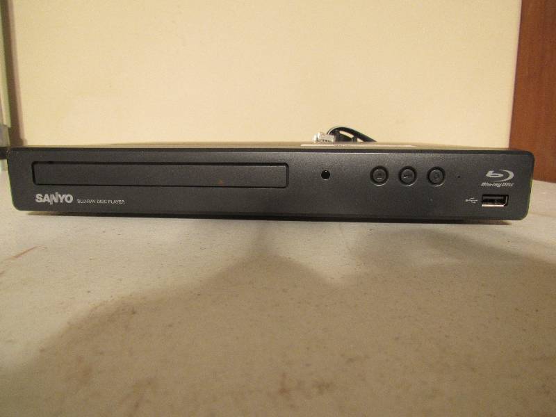 lot 5037 image: Sanyo Blu Ray  DVD Player - No Remote