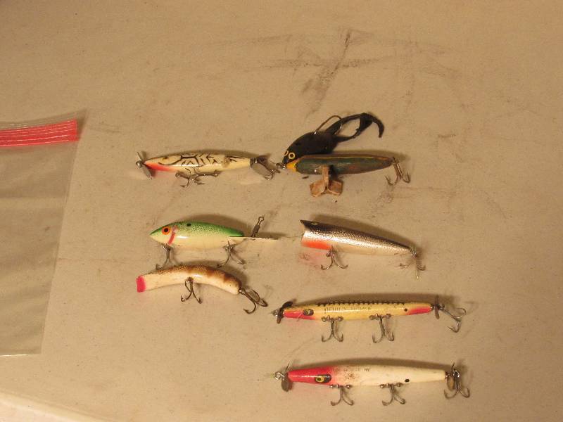 lot 5048 image: 10 Assorted Fishing Lures