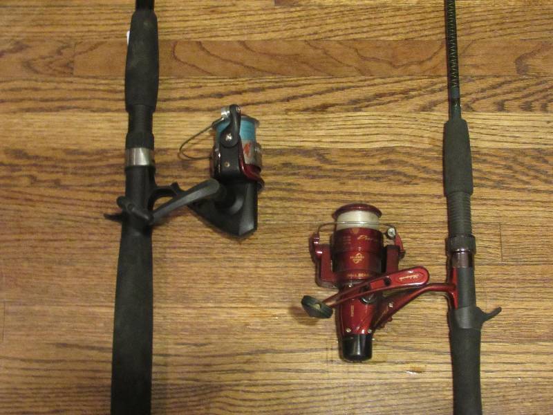 lot 5076 image: 2 Fishing Poles - 1 White with Broken Tip